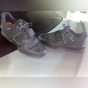 Men weightlifting Nike sneakers 9.5